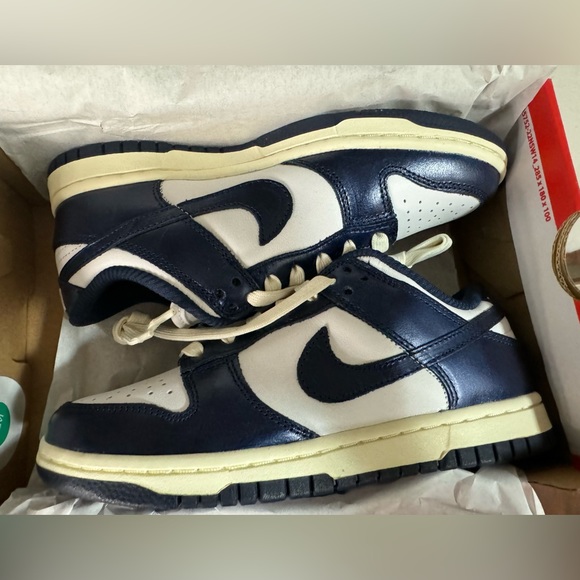 2023
Wmns Dunk Low Premium
'Vintage Navy' - Picture 2 of 4